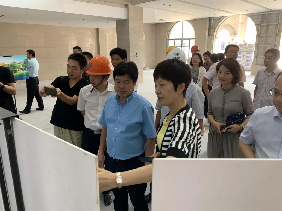 市委常委、組織部長徐仲儀一行赴老年大學(xué)新建工程一期開展調(diào)研